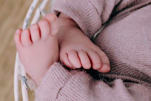 M&atilde;e acorda para ver como filha est&aacute; e encontra beb&ecirc; de 3 meses morta no ber&ccedil;o