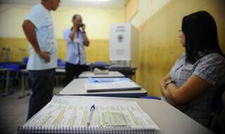 Mesários durante eleições (Foto: Tânia Rêgo/Agência Brasil)