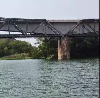 Ponte no Bairro Jupiá, região onde corpo de David foi encontrado hoje. (Foto: Reprodução)