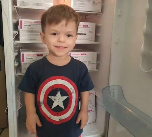 Isaac recebe primeira dose de rem&eacute;dio para tratar nanismo 