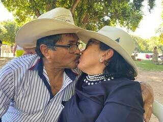 Casal diz que um amansa o outro no beijo. (Foto: Thailla Torres)