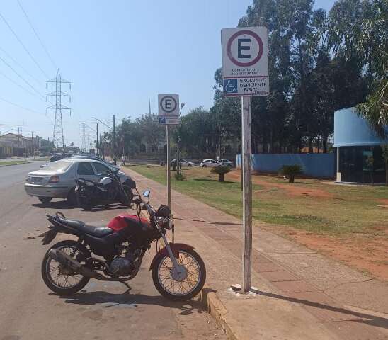 Moto &eacute; flagrada em local proibido com mais de R$ 162 mil em multas 