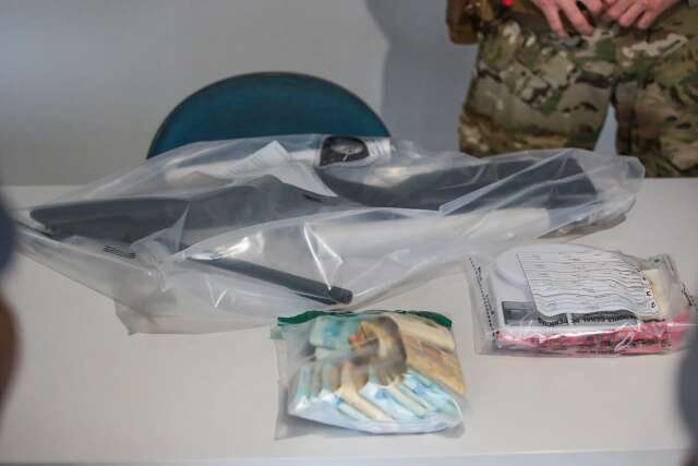 Homens s&atilde;o presos por extors&atilde;o e R$ 15 mil apreendidos