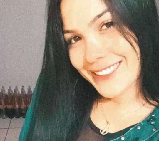 &ldquo;Falta um pedacinho&rdquo;, diz irm&atilde; de jovem morta h&aacute; 1 ano no carro do namorado