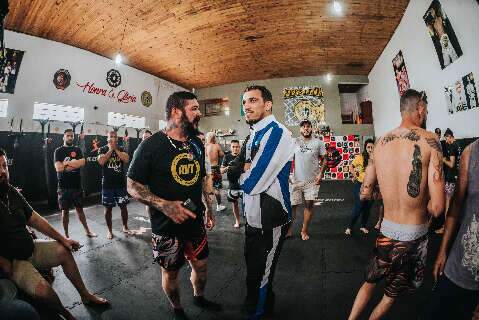 De volta a MS, Charles do Bronx participa de evento de MMA em Aquidauana