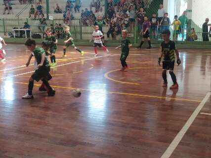 Quatro jogos agitam a 5ª rodada da Copa Pelezinho de Futsal neste sábado