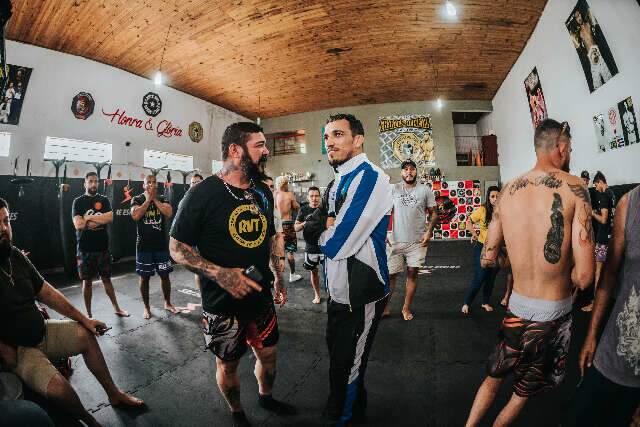 De volta a MS, Charles do Bronx participa de evento de MMA em Aquidauana