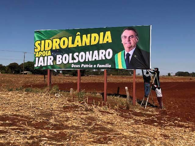 Justi&ccedil;a Eleitoral determina retirada de outdoor em apoio a Bolsonaro