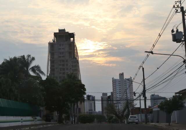 Domingo amanhece com tempo fresco, mas previs&atilde;o &eacute; de sol com m&aacute;xima de 35&ordm;C 