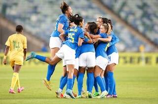 Seleção Brasileira feminina comemorando primeiro gol da partida (Foto: Divulgação/CBF)