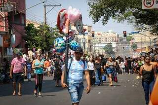 Desfile realizado no aniversário de Campo Grande, neste ano. (Foto: Henrique Kawaminami)