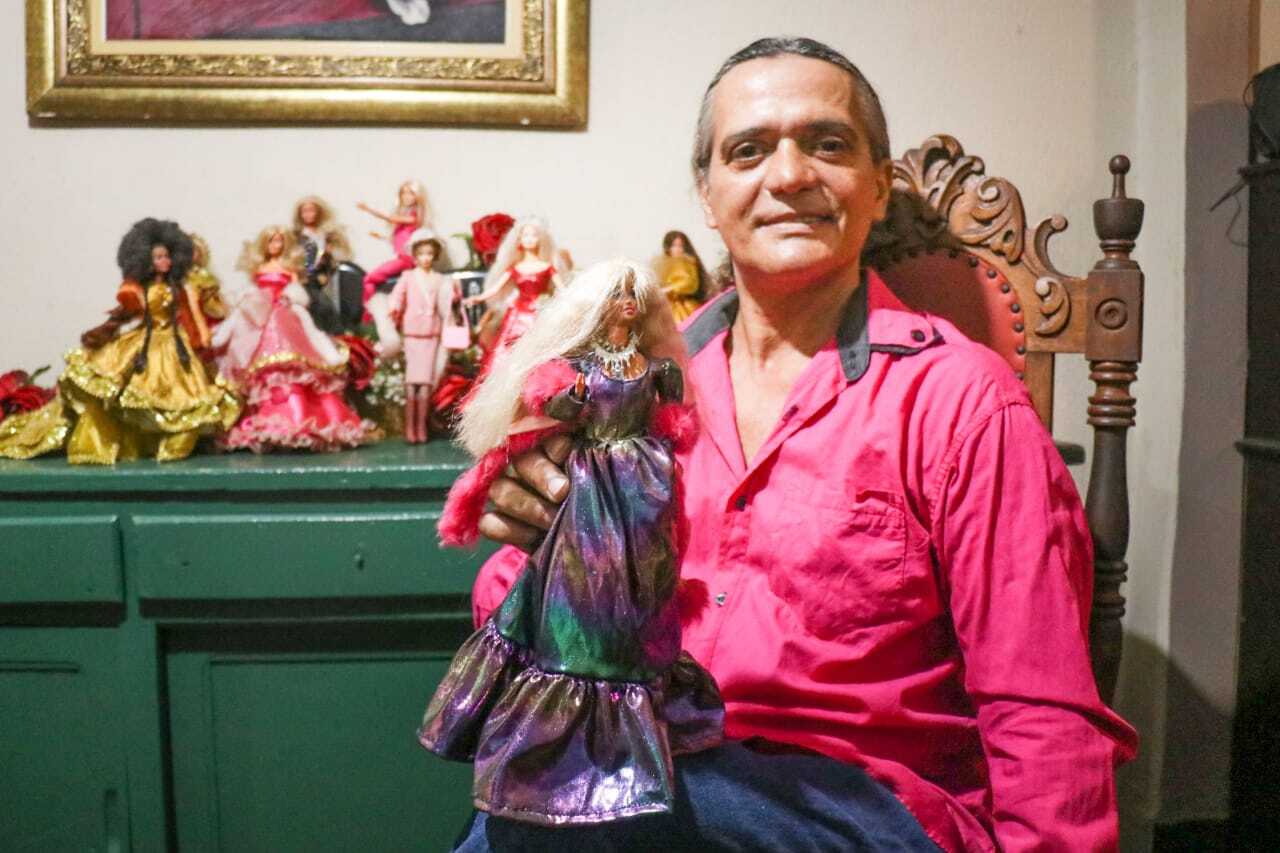 Sonho de ser estilista fez Ronnie costurar para coleção de Barbies -  Comportamento - Campo Grande News