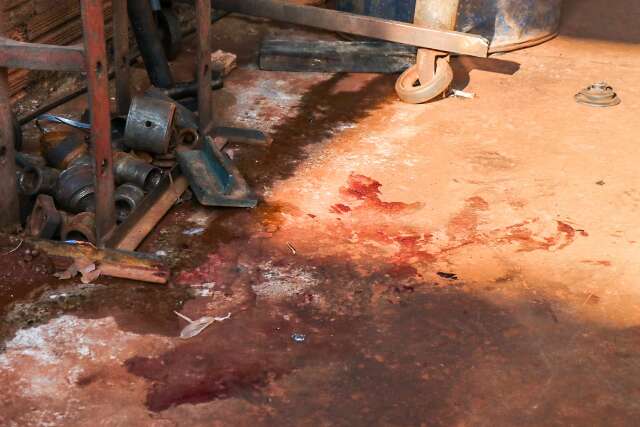 Dono de oficina foi pego de surpresa com filho ref&eacute;m e sangue de bandido morto