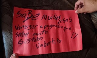 Cartaz com ameaça encontrado por Humberto e Gustavo, em junho deste ano. (Foto: ABC Collor)