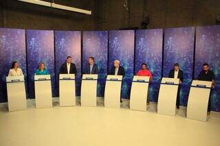Todos os oito candidatos ao Governo do Estado foram ao primeiro debate. (Foto: Alex Machado)