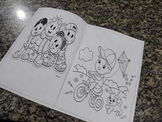 Material traz desenhos variados para as crianças colorirem. (Foto: Arquivo pessoal)
