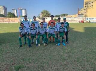 Meninos do Pontaporanense em campo pelo Estadual Sub-17 (Foto: Divulgação)