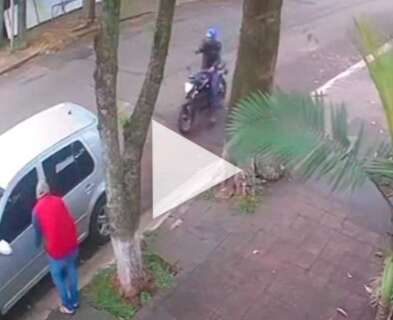 Vídeo mostra que radialista foi executado quando abria a porta do carro