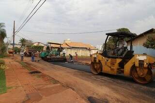 Prefeitura faz recapeamento em ruas para reduzir alagamentos em Campo Grande