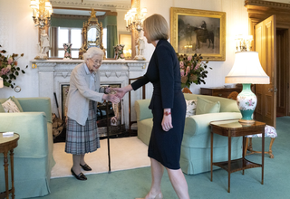Rainha empossou a nova primeira-ministra britânica, Liz Truss, como último ato oficial antes de morrer. (Foto: The Royal Family)