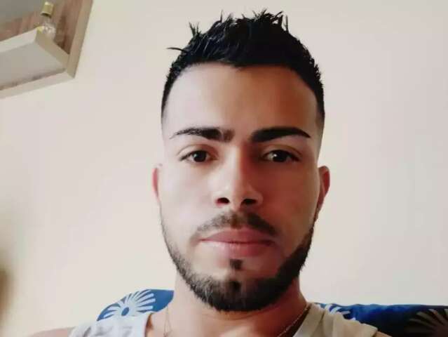 Homem sofre m&uacute;ltiplas fraturas e morre ap&oacute;s colis&atilde;o entre moto e carro