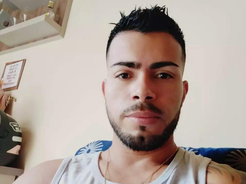 Homem sofre múltiplas fraturas e morre após colisão entre moto e carro