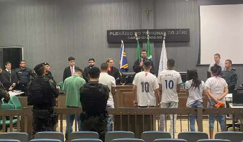 Tr&ecirc;s s&atilde;o condenados e 4 absolvidos por matar e decapitar jovem 
