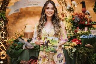 Layane dos Santos Karrú é autora do livro Chico, o Menino Pantaneiro. (Foto: Arumí Figueiredo)