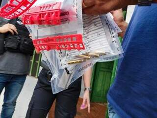 Cápsulas de balas utilizadas para matar Luccas Abagge, neste sábado. (Foto: Adilson Domingos)