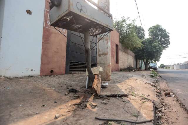 Jovem dorme na dire&ccedil;&atilde;o, colide motocicleta em poste e morre 