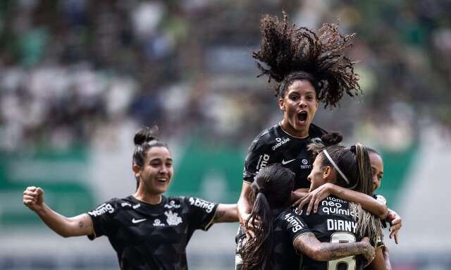 Corinthians vence Palmeiras por 4 a 0 fora de casa e vai &agrave; final