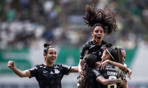 Corinthians vence Palmeiras por 4 a 0 fora de casa e vai à final