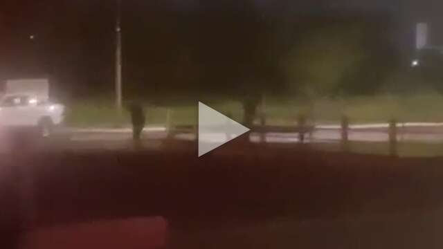 Pol&iacute;cia encontra rev&oacute;lver em caminhonete de rapaz baleado em frente de tabacaria