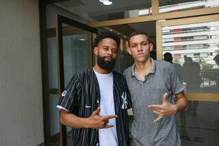 Marquinhos com Daniel da Silva, que viajou de Goiás (Foto: Paulo Francis)