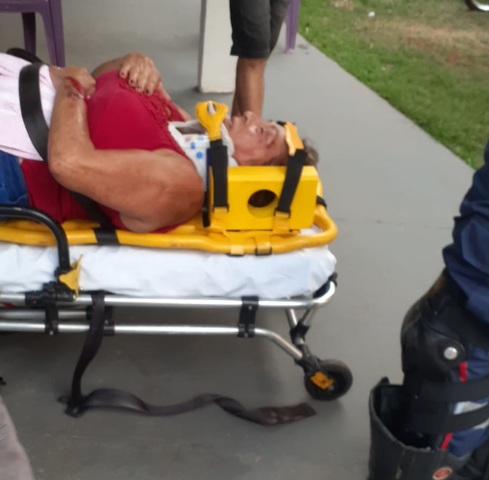 Depois de 14 horas de espera, idosa com f&ecirc;mur quebrado &eacute; transferida a hospital