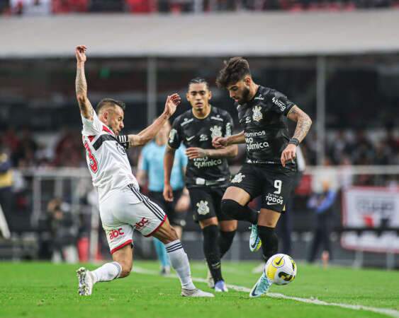 S&atilde;o Paulo e Corinthians empatam por 1 a 1 em partida do Brasileir&atilde;o