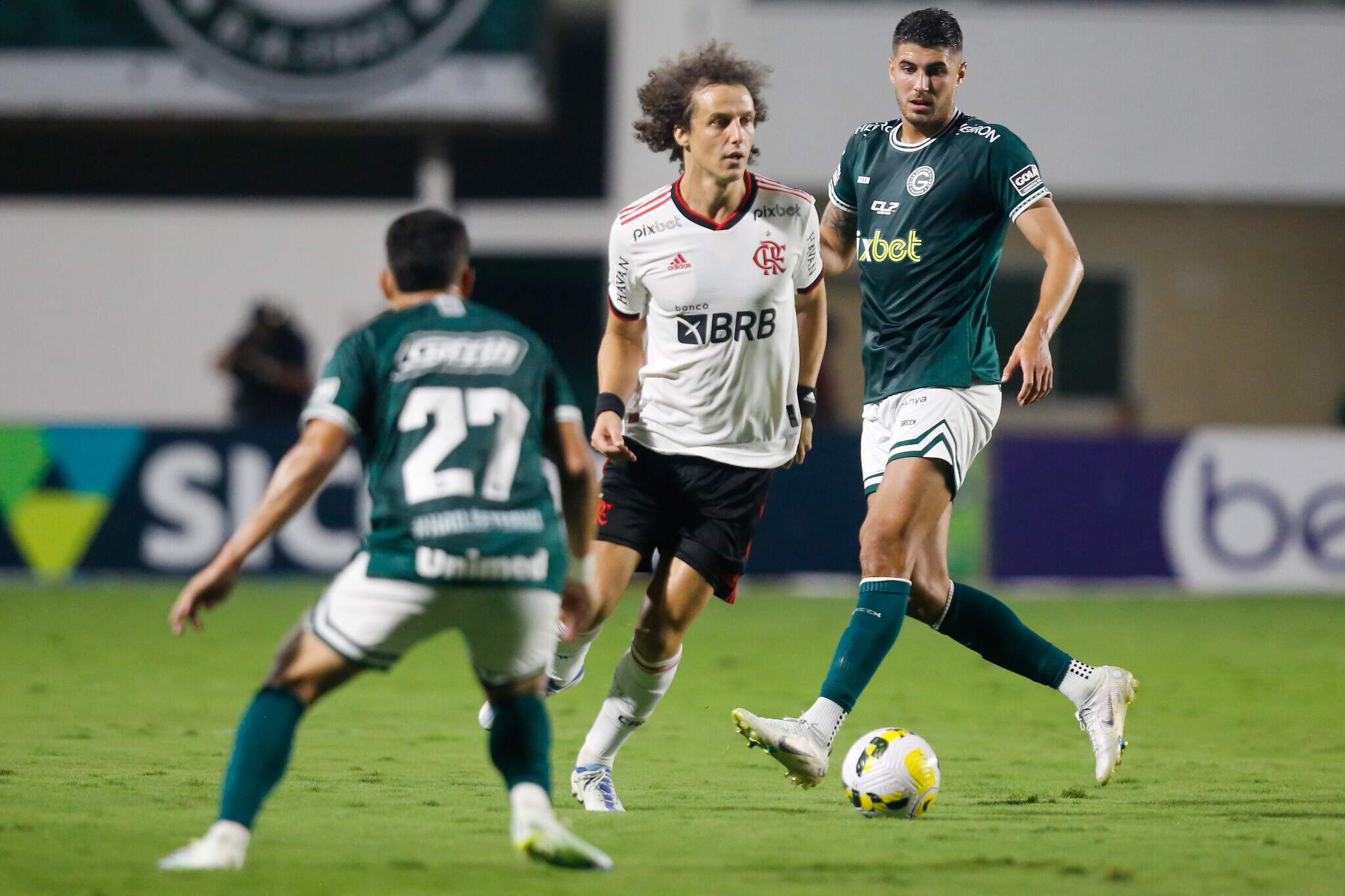 Empate entre Flamengo e Cuiabá foi marcado por lances polêmicos da