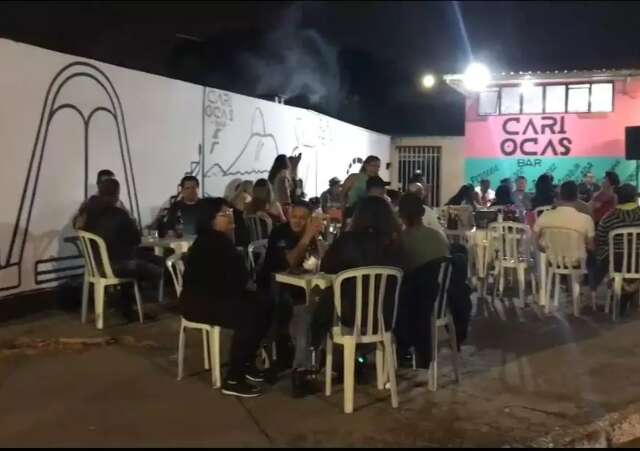 Amigos criam pedacinho do Rio de Janeiro em bar do Oct&aacute;vio P&eacute;cora