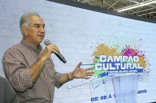 Governador Reinaldo Azambuja (PSDB) discursando durante lançamento da segunda edição do Festival Campão Cultural. (Foto: Chico Ribeiro)