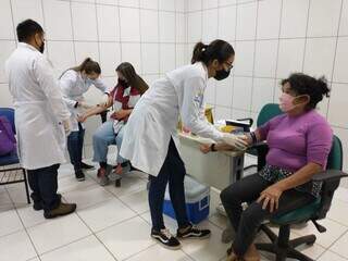 Exames de sangue são oferecidos pela Rede Solidária, no bairro Noroeste (Foto: Divulgação)