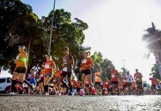 Competidores durante etapa do Circuito de Rua (Foto: Divulgação)