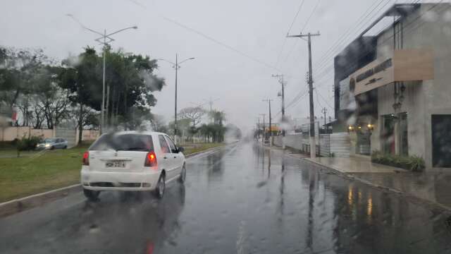 Chove em cidades da regi&atilde;o sul de MS e alerta &eacute; de temporal