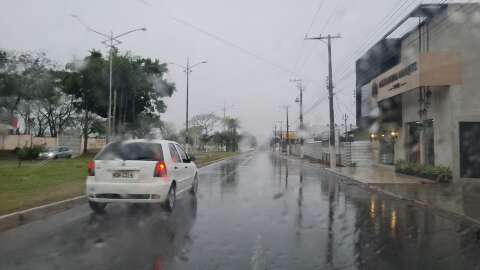 Chove em cidades da região sul de MS e alerta é de temporal