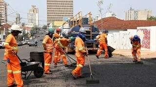 Prefeitura retoma recapeamento e interdita novo trecho da Rua Maracaju 