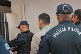 Hugleice veio escoltado do Mato Grosso, onde está preso, para participar de julgamento (Foto: Paulo Francis) 