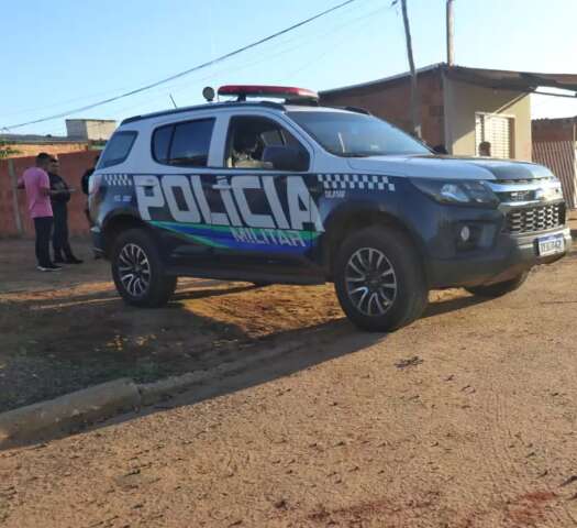 Adolescente gr&aacute;vida e padrasto s&atilde;o baleados por comerciante no Centro Oeste