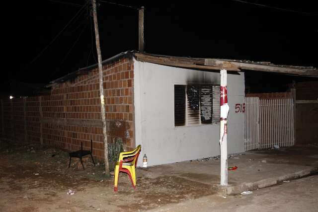 Horas depois de dois serem baleados, bar de suposto autor &eacute; incendiado