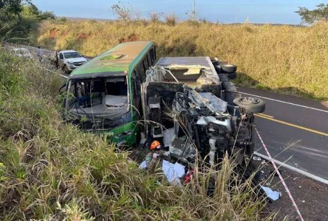 Caminhoneiro morto em acidente tinha s&oacute; 22 anos e pode ter dormido ao volante