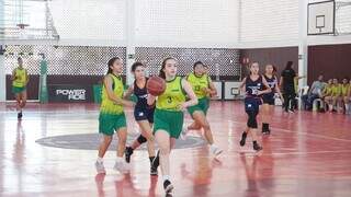 Time de basquete feminino em quadra pelos Jogos da Juventude (Foto: Divulgação)