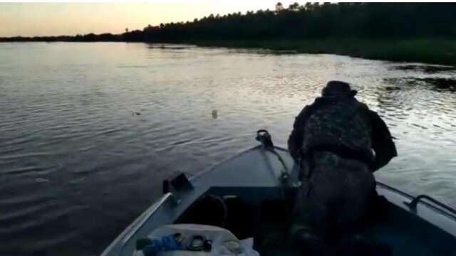 Pescador tenta salvar amigo, se afoga e &eacute; resgatado pela Pol&iacute;cia Ambiental